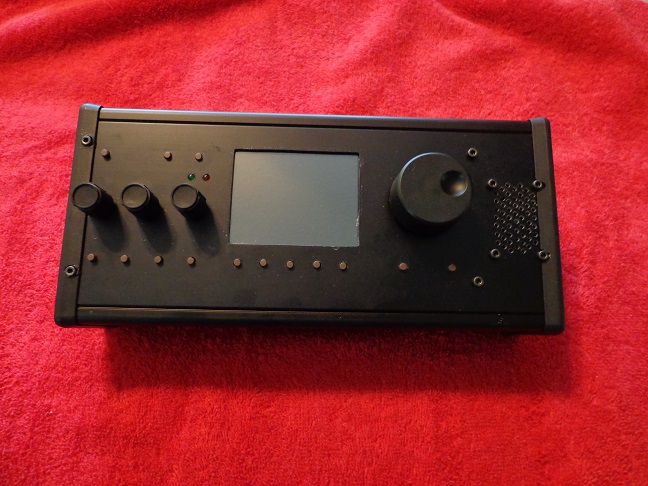 Case, front view with knobs, complete.
